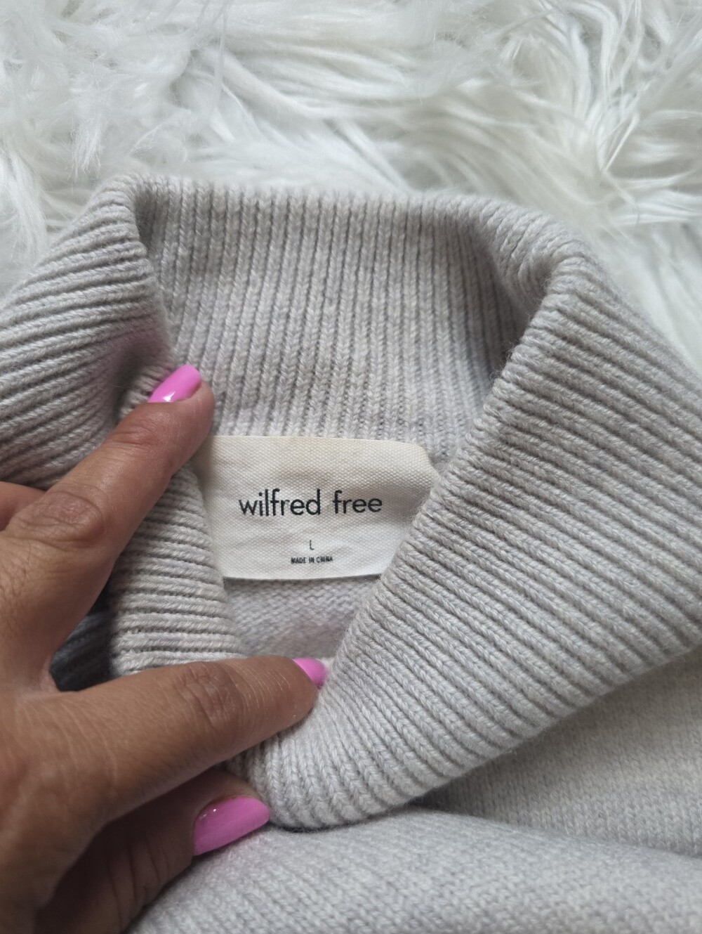 Wilfred Gray Merino Wool Cropped Turtleneck Sweater - Picture 5 of 9